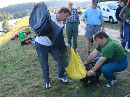 Vašek Adamec ani nevěří svým očím, co Cífka sype z vezírku